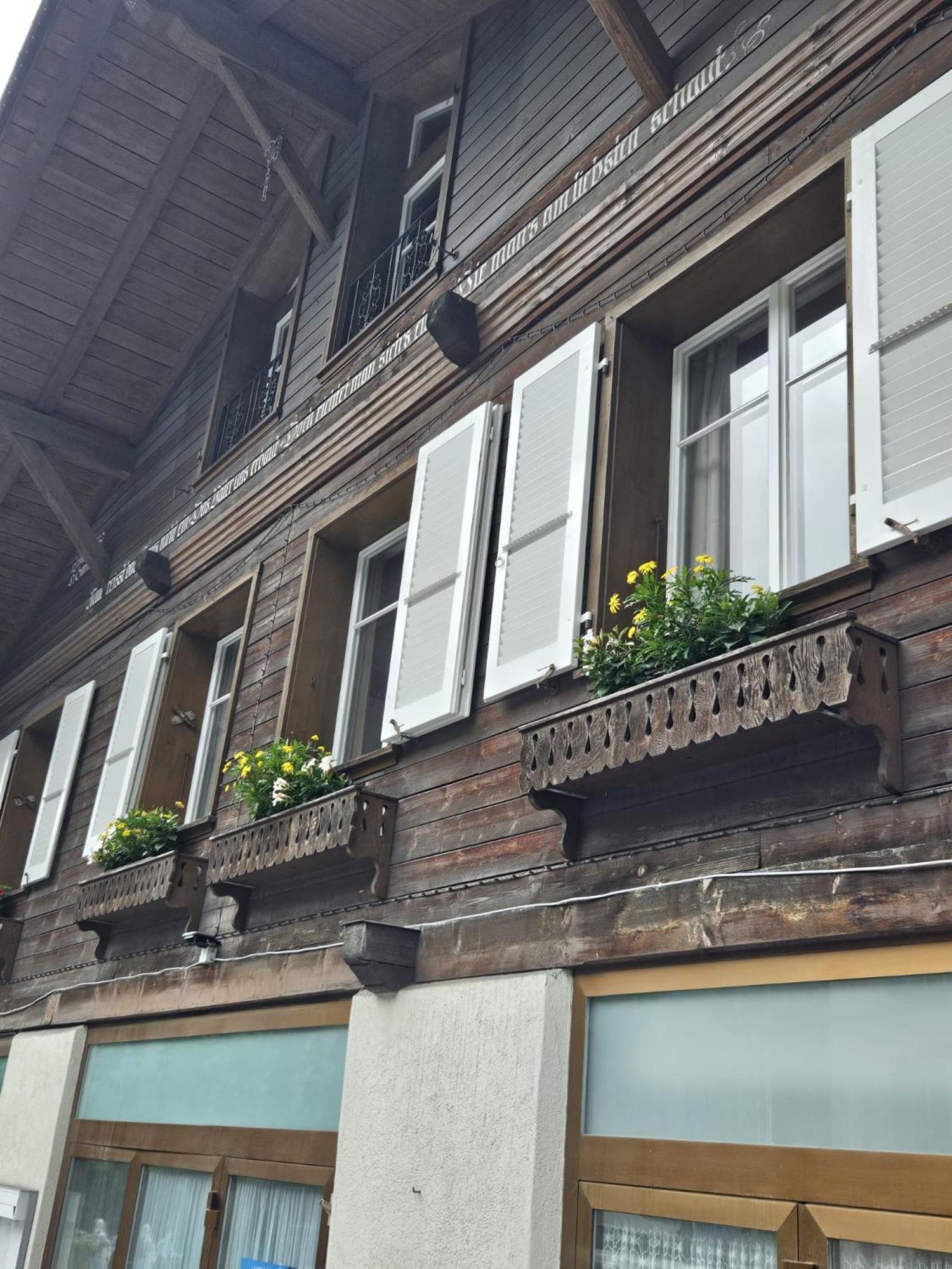 Chalet Maithili Lauterbrunnen -152-Year-Old Majestic Chalet Exteriör bild
